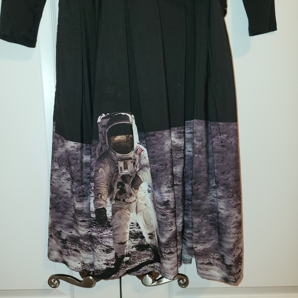 Eshakti Astronaut Dress - Picture 2 of 10